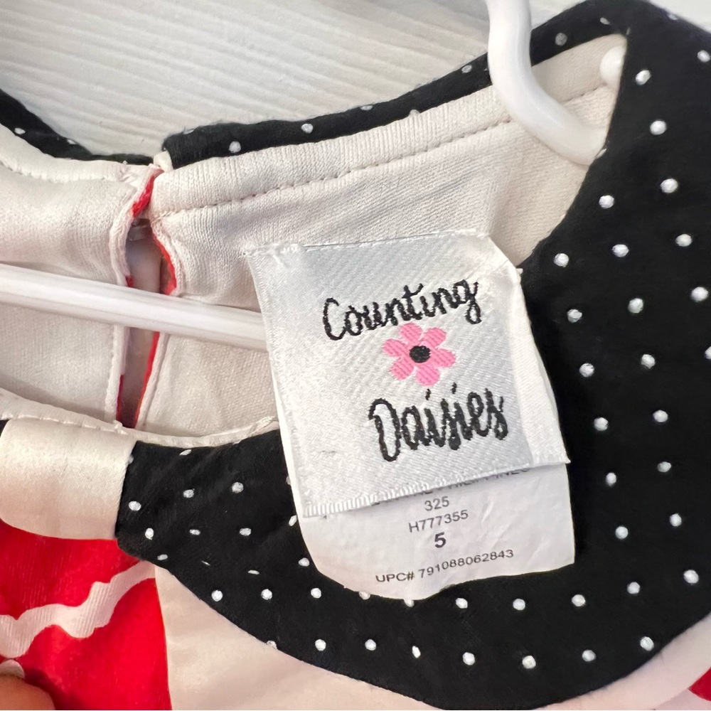 Counting Daisies | Quatrefoil Long Sleeve Holiday Dress - Picture 6 of 7